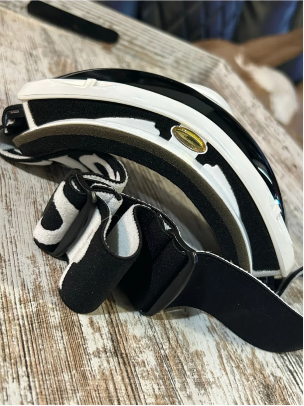 Unisex White and Black Ski Snowboard Goggles